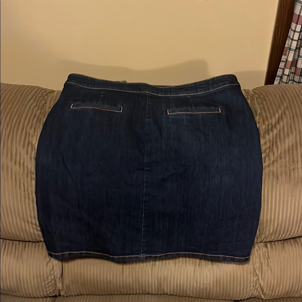 Women's Denim Skirt - Picture 2 of 4